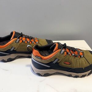 Keen youth targhee Olive and Orange Hiking Shoes